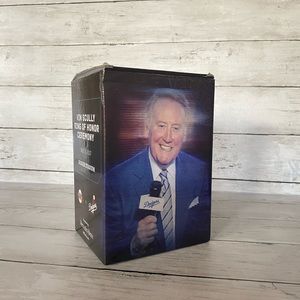 Vin Scully commemorative microphone statue 2017